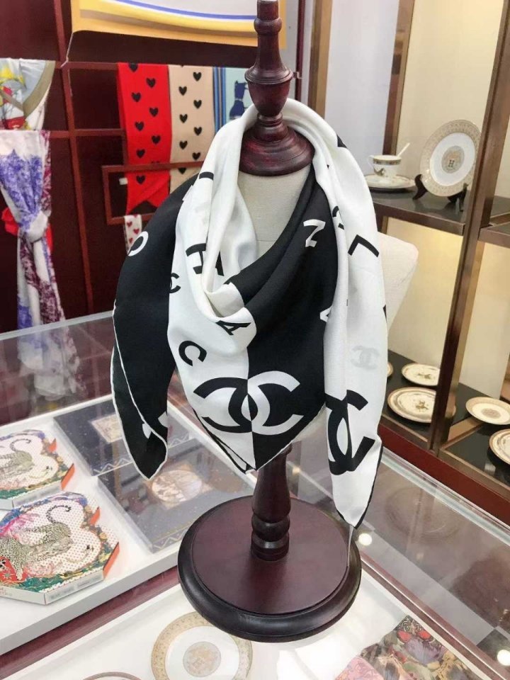 샤넬 실크 스카프 