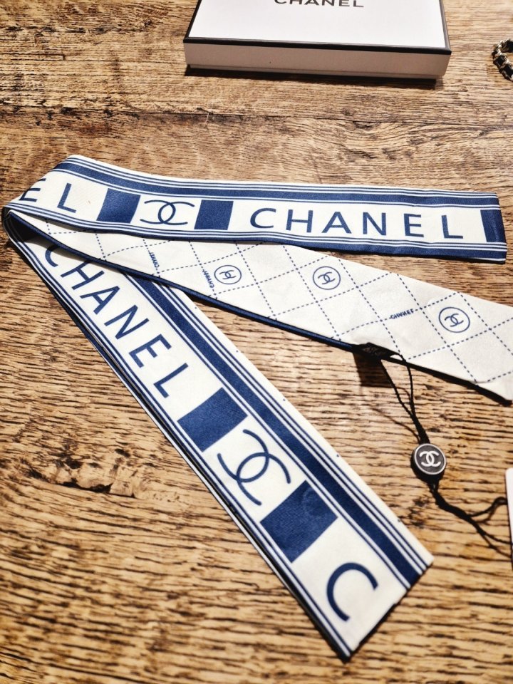 샤넬   방도 스카프 Scarf in silk twill 