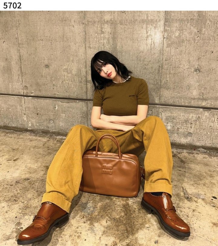 미우미우 가죽 탑 핸들 백  
