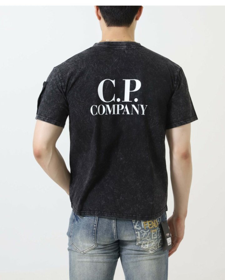 C.P 컴퍼니 백 로고 프린팅 반팔  