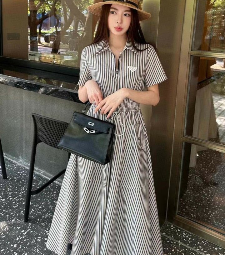 프라다 카라넥 스트라이프 드레스  