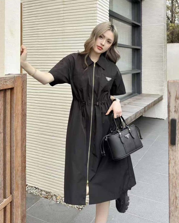 프라다 풀집업 반팔 하프 드레스