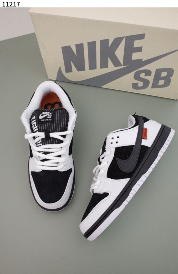 나이키 x Tightbooth SB 덩크 로우 