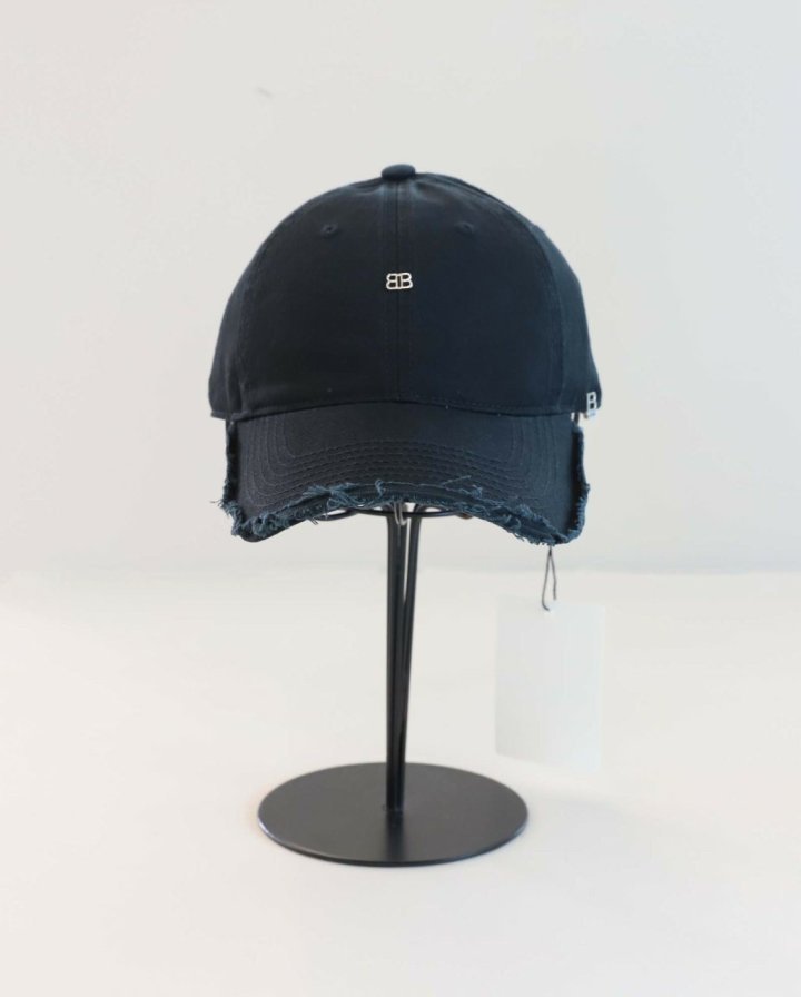 발렌시아가 BB 피어싱 빈티지 볼캡