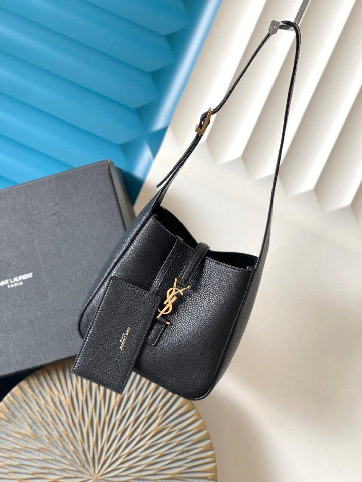 생로랑 LE5A7 베이비백