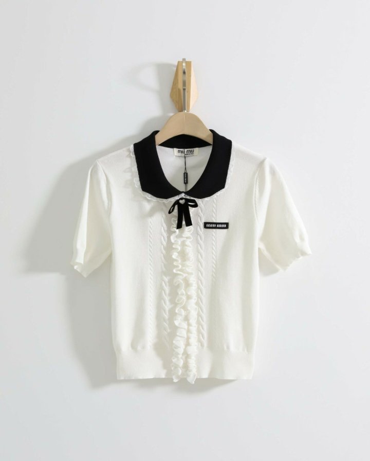 미우미우 프릴 포인트 카라 니트