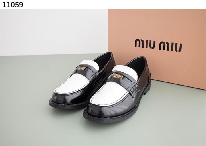 미우미우 가죽 페니 로퍼  