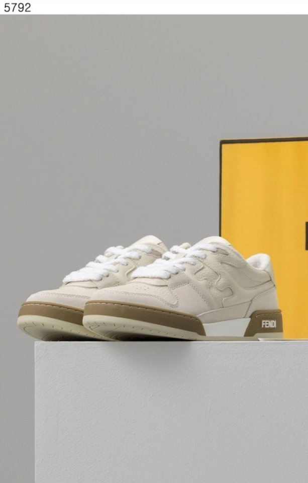 펜디 여성 매치 화이트 스웨이드 로우탑