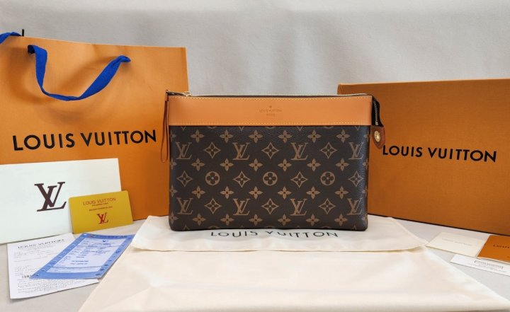 루이비통  포쉐트 보야주 수플 클러치백 14057