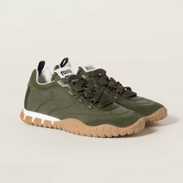 미우미우  타이어 기능성 소재 및 스웨이드 스니커즈 