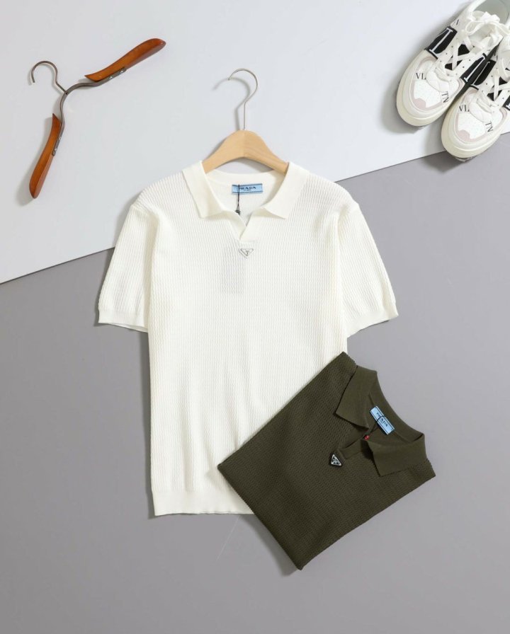 프라다  삼각로고 반팔 카라니트