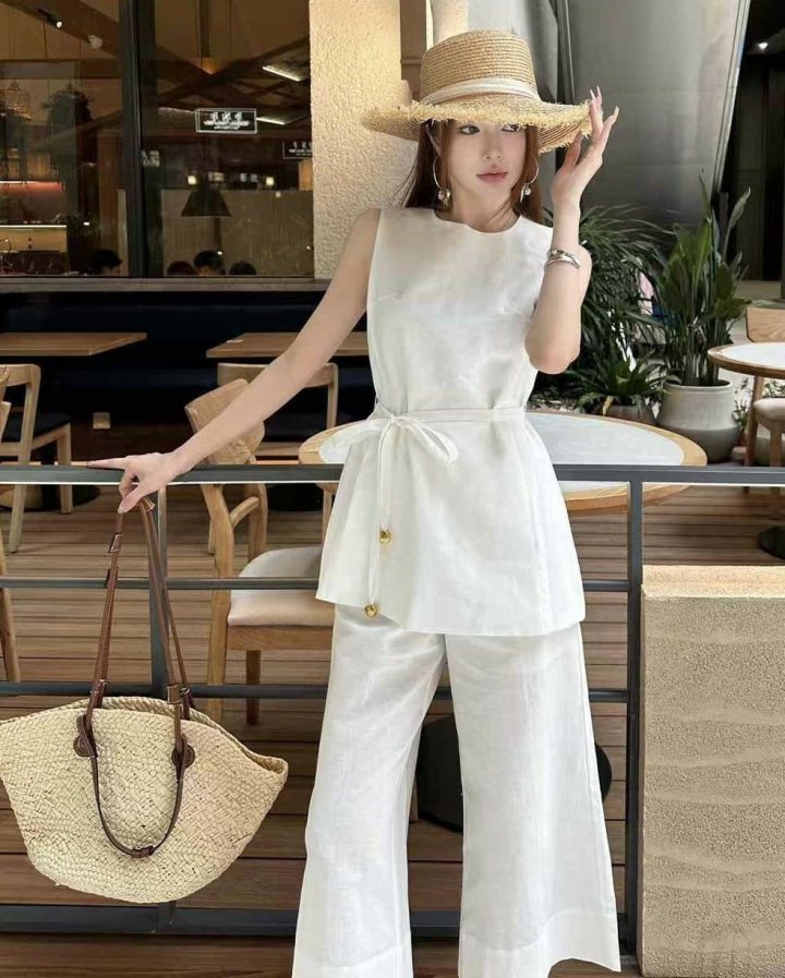 로에베  페미닌 무드 린넨 슬리브리스 & 7부 바지 SET 