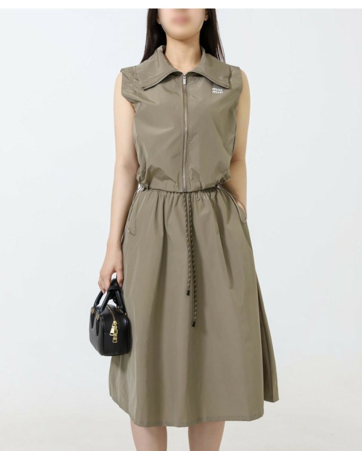 미우미우  로고 지퍼 프론트 민소매 탑 + 미디스커트 set 