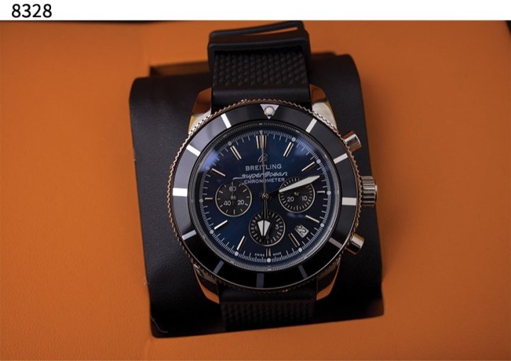 브라이틀링   Super Ocean Heritage II Chronograph 