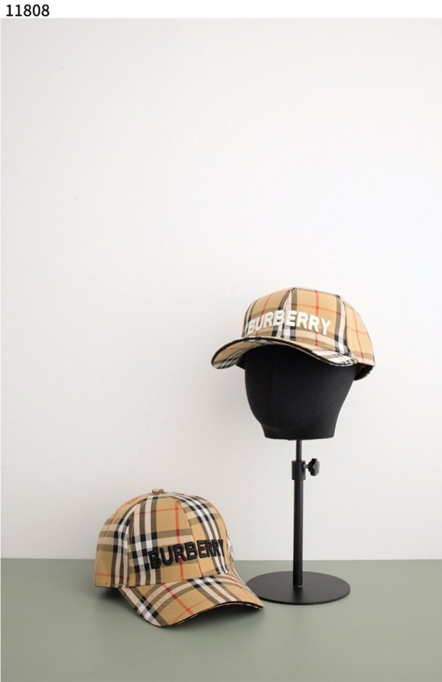 버버리   체크 볼캡 모자
