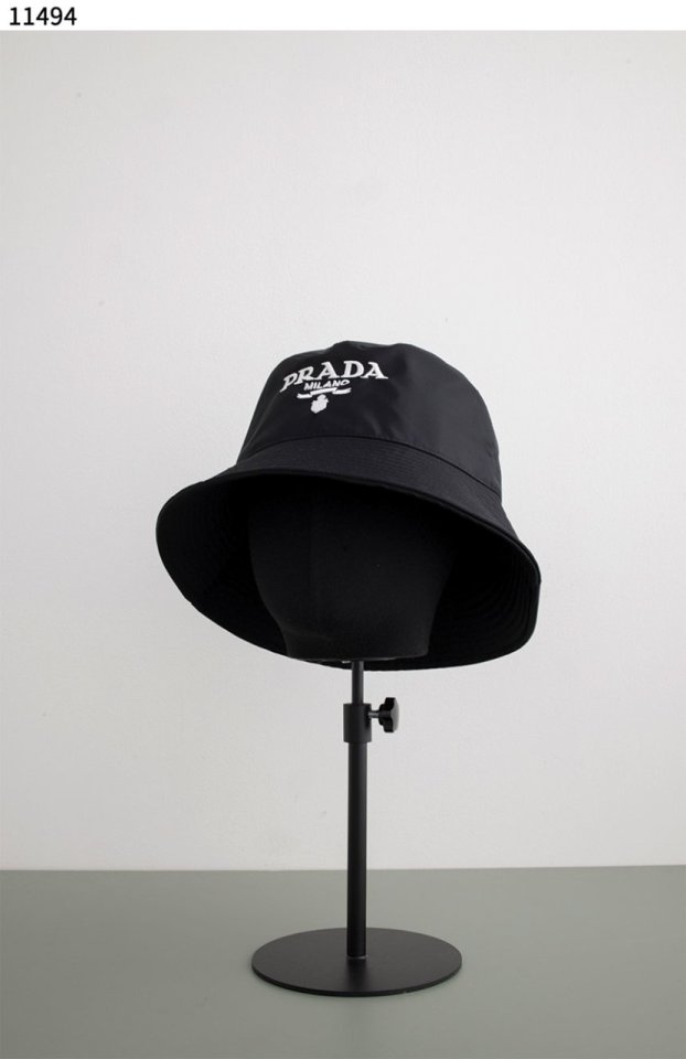 프라다  리나일론 버킷햇 