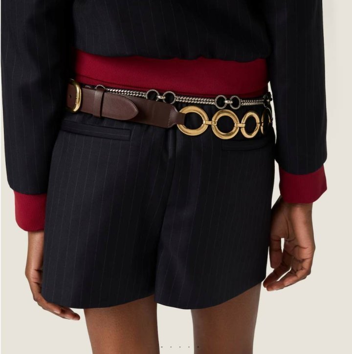 미우미우  플리츠 핀스트라이프 쇼츠 