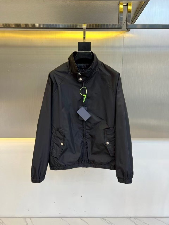 프라다  P 트라이앵글 백로고 자켓 