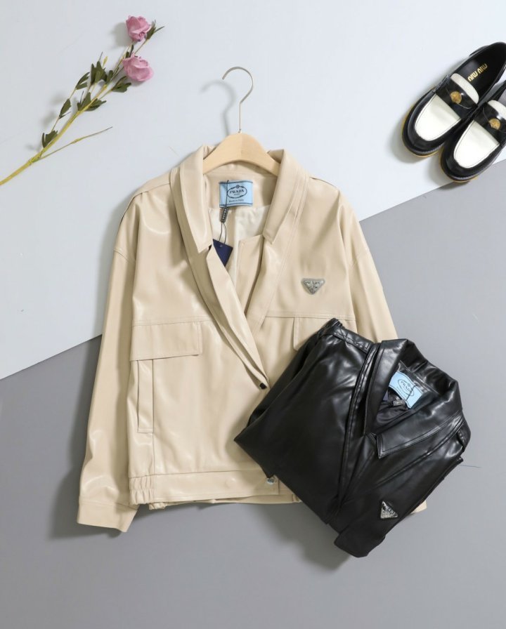 프라다  트라이앵글 리나일론 레더자켓