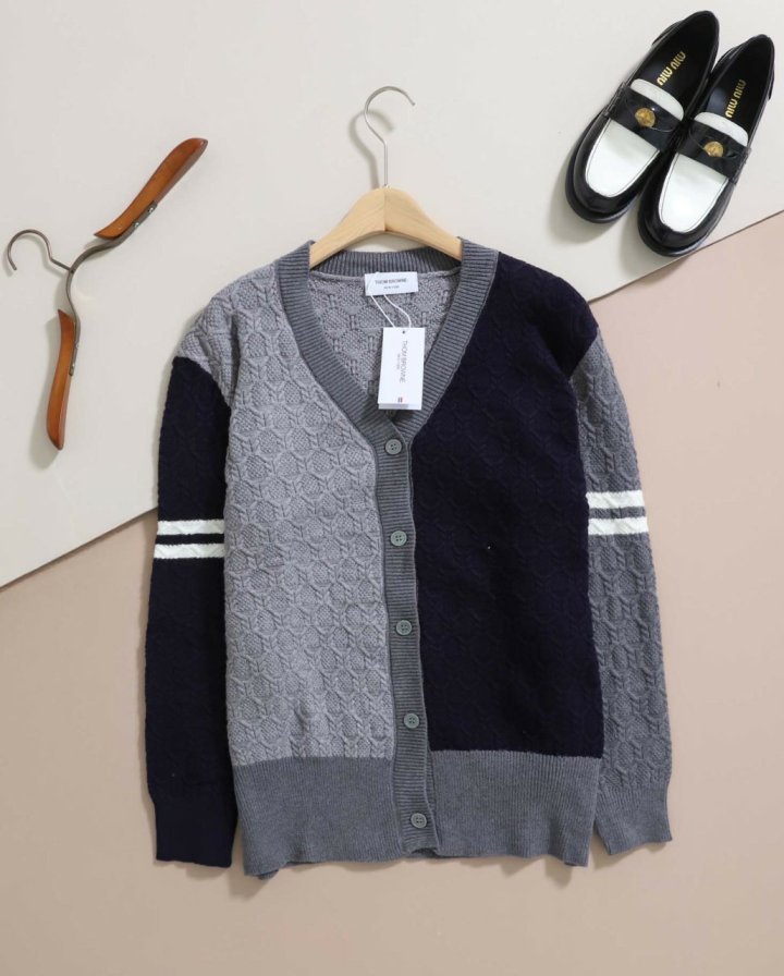 톰브라운  브이넥 배색 삼선 니트 가디건    