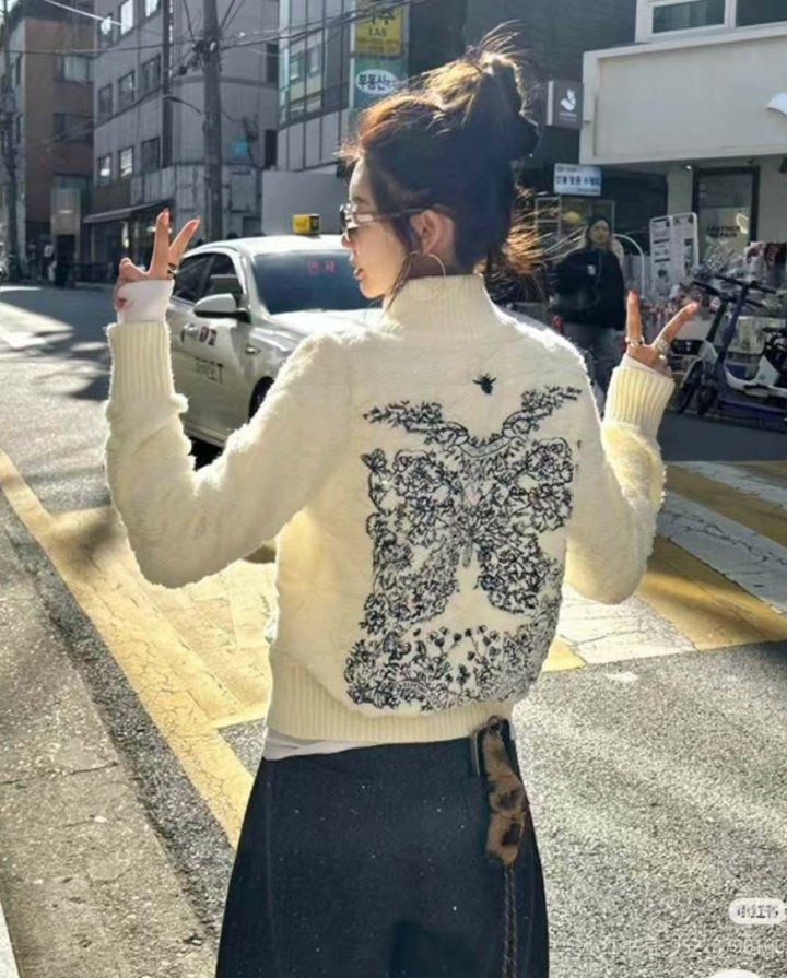 디올  까나쥬 부클 니트 집업 