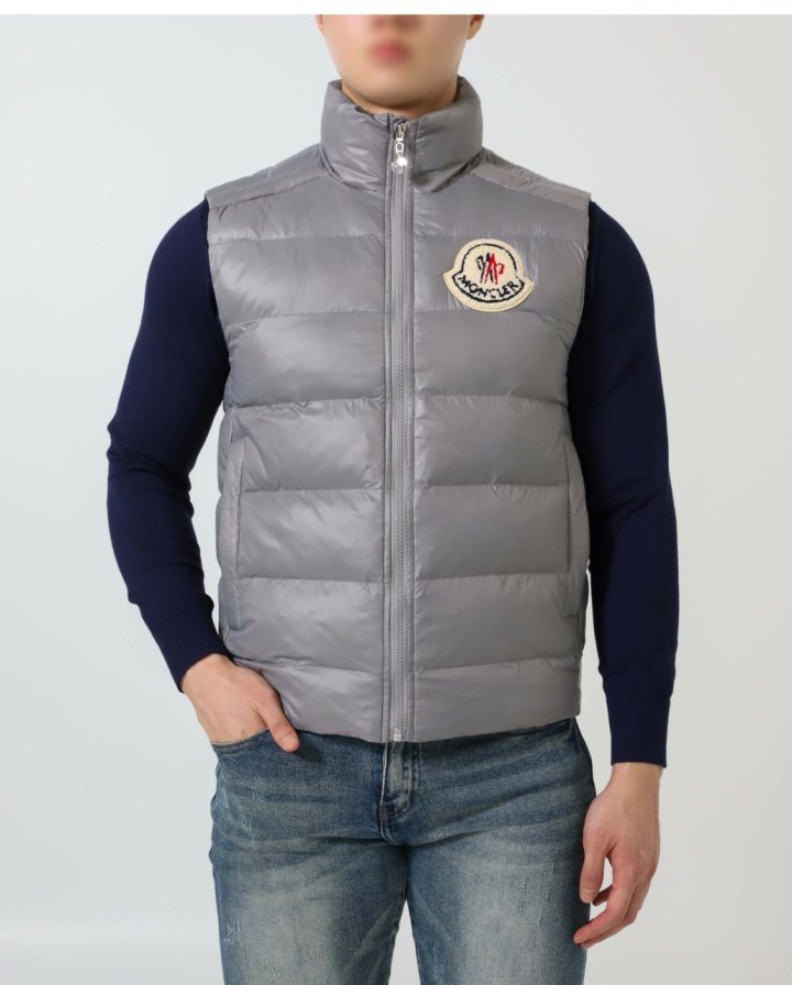 몽클레어  빅로고 패딩 조끼 