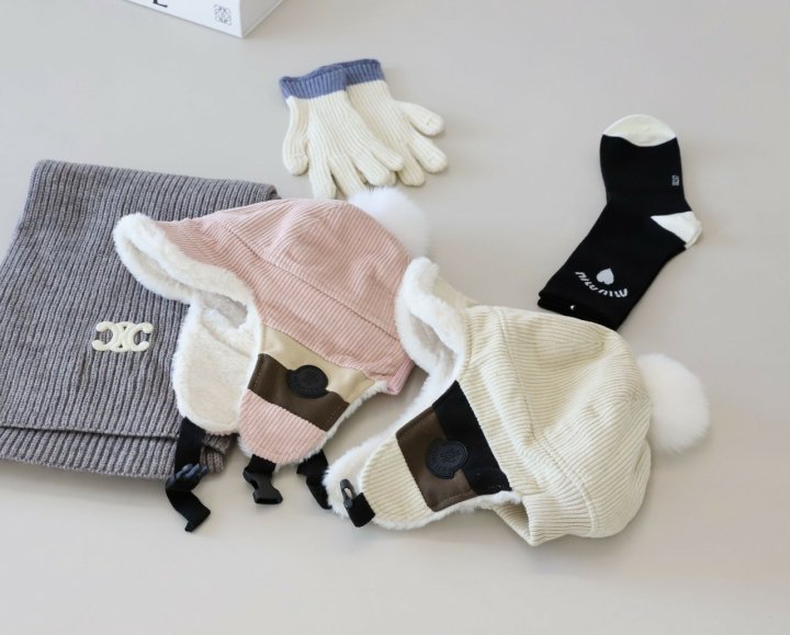 몽클레어  코튼 코듀로이 털 안감 귀달이 모자 