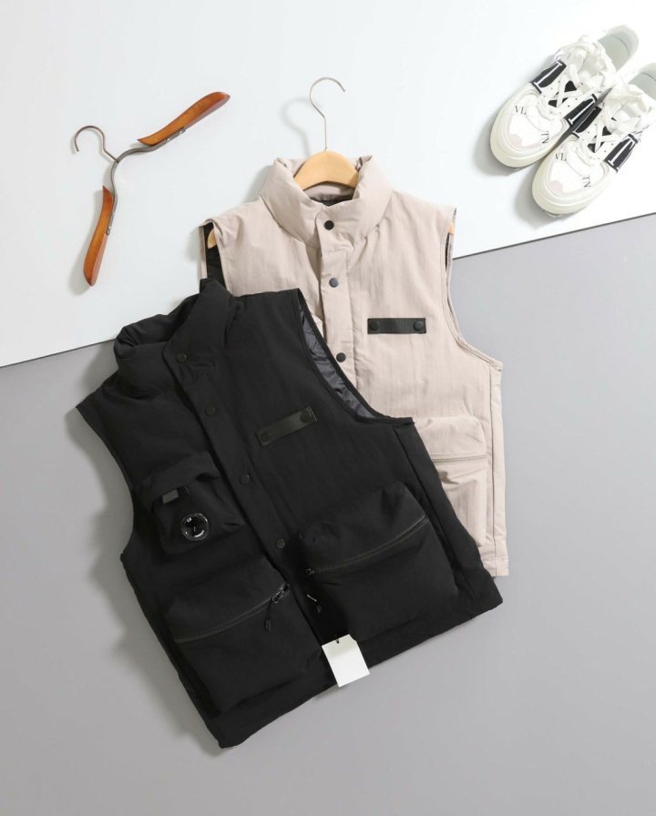 C.P 컴퍼니  렌즈 와펜 멀티포켓 패딩 조끼