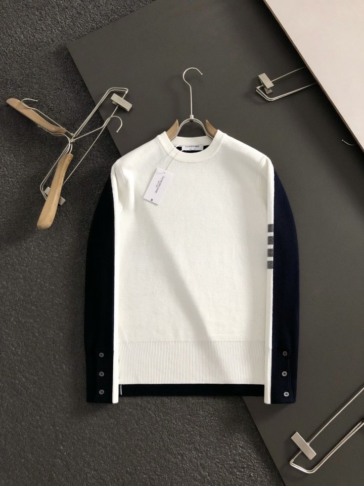 톰브라운  배색 사선 양모 라운드 니트