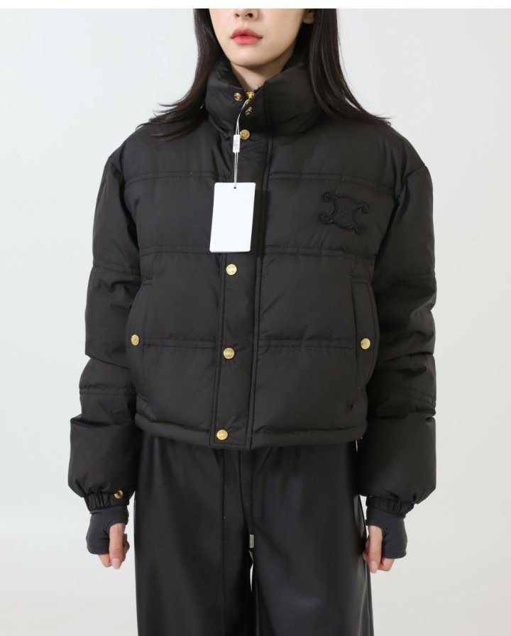 셀린느  라이트웨이트 나일론 크롭 트리옹프 다운 자켓  