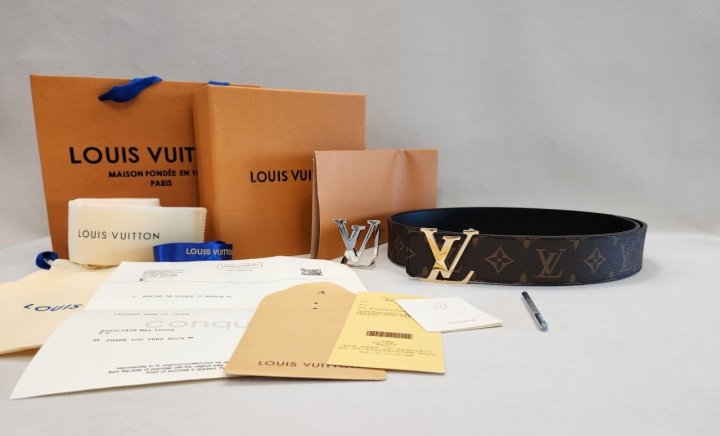 루이비통    LV 이니셜 40MM 리버서블 양면 벨트