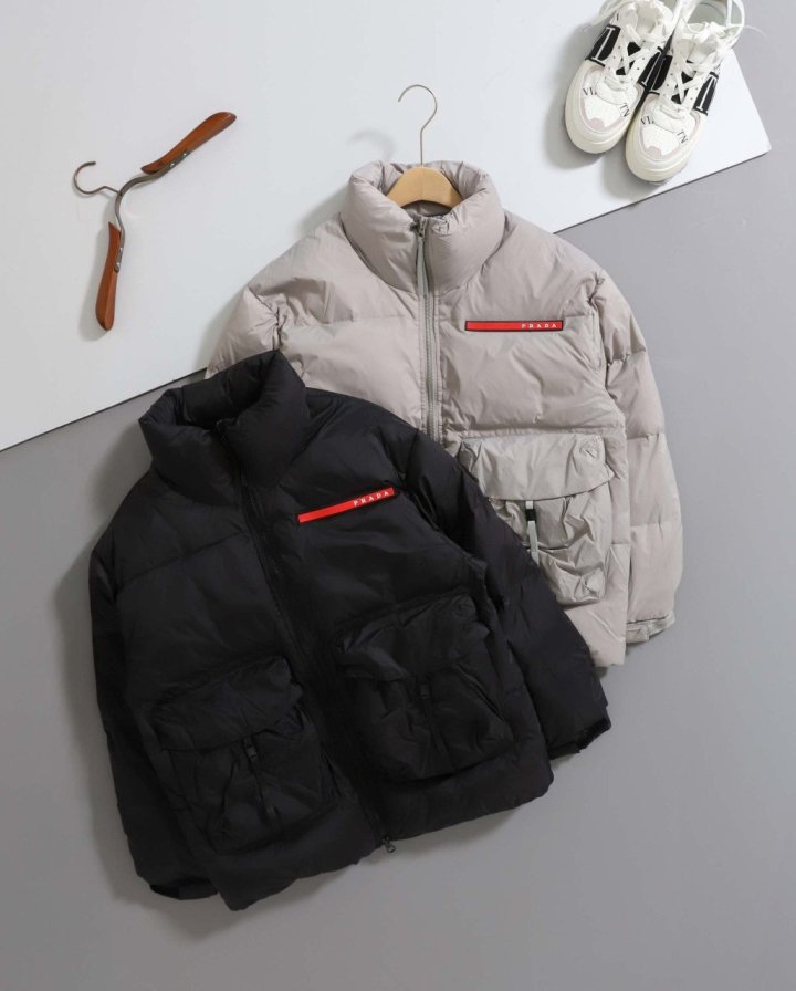 프라다  라이트 나일론 레드라벨 다운 자켓