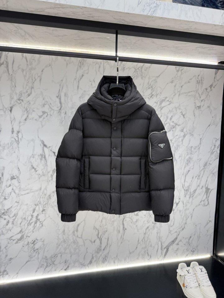 프라다  포켓로고 구스다운 후드 패딩