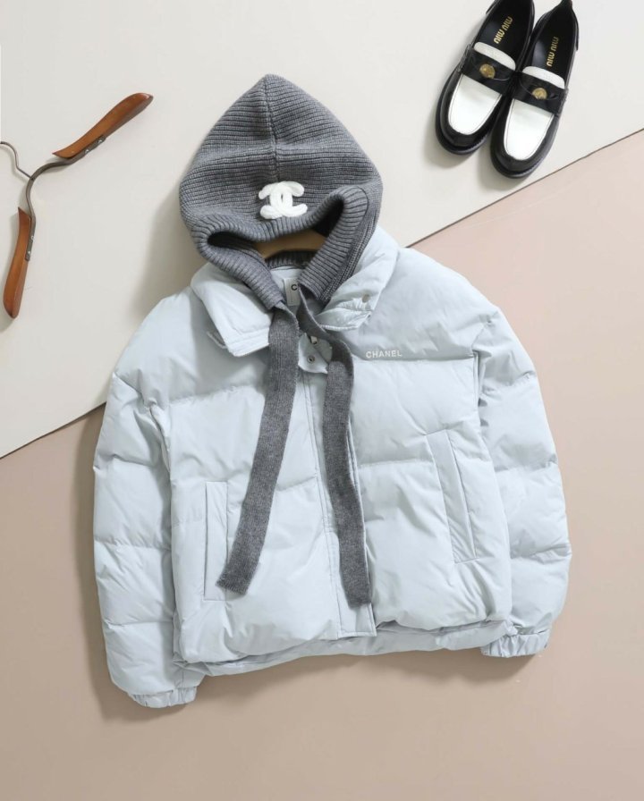 샤넬 패커블 크롭 다운재킷