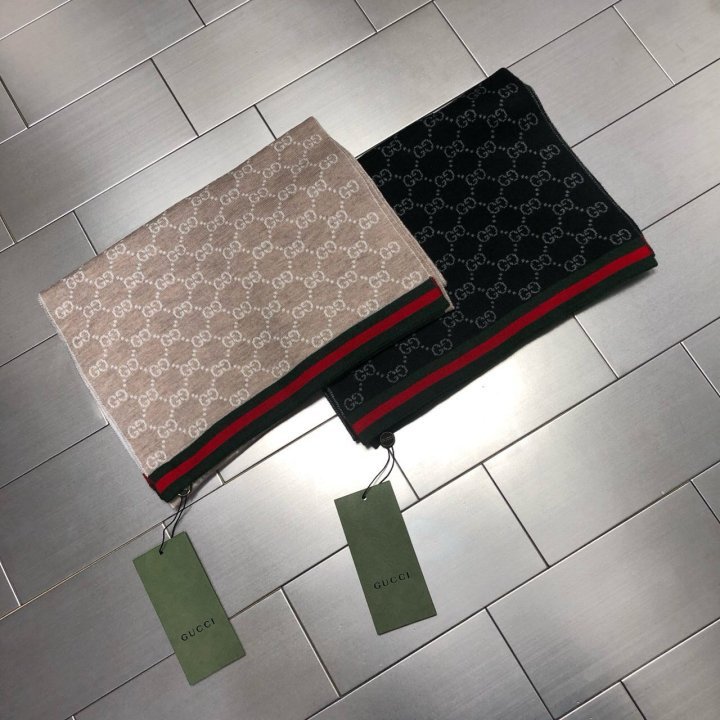 구찌  시그니처 머플러    