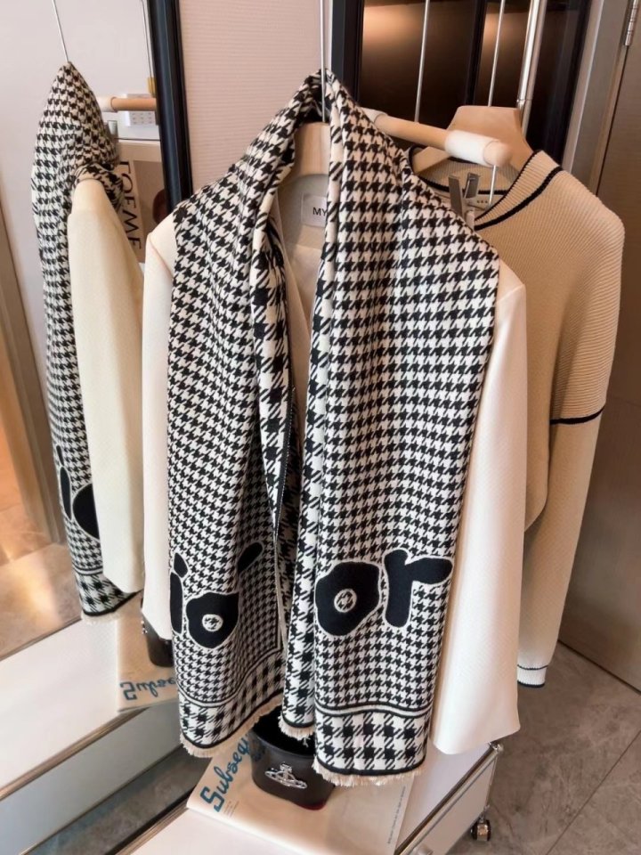 디올  체크로고 숄머플러