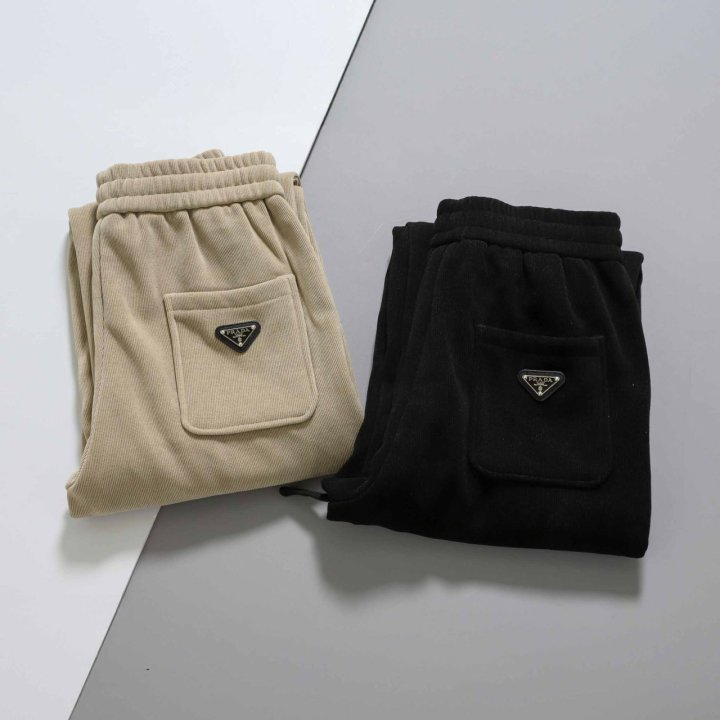 프라다  레드탭 포인트 스웻팬츠  