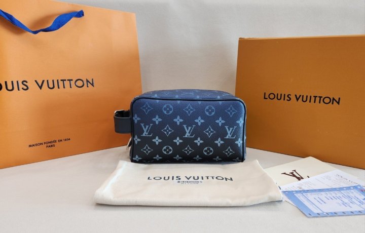 루이비통  락커 돕 키트 클러치 M11559