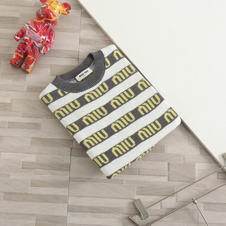 미우미우  여성 자가드로고 울 니트