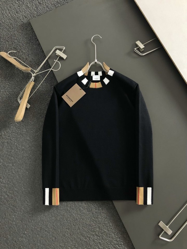 버버리  배색포인트 양모 라운드 니트