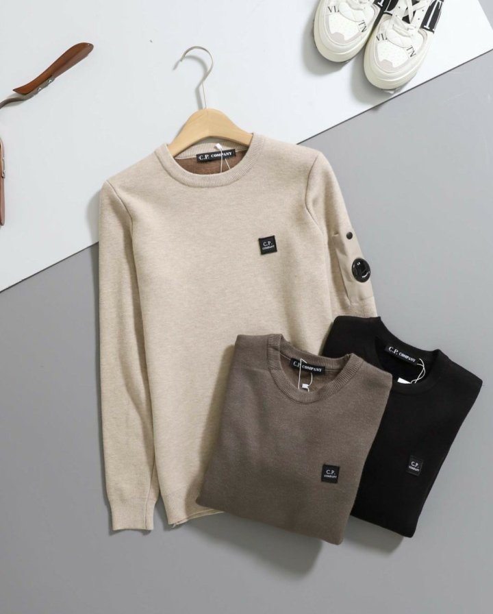C.P컴퍼니  렌즈 디테일 크루넥 니트 스웨터  