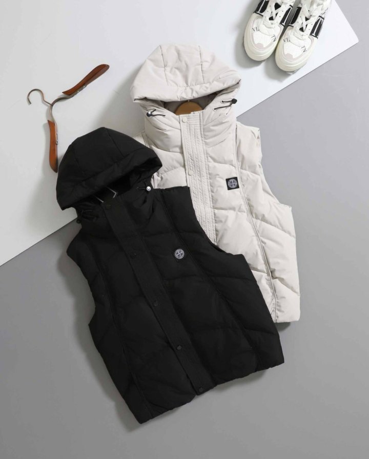 스톤 아일랜드  나침반 사각 패치 패딩 조끼  