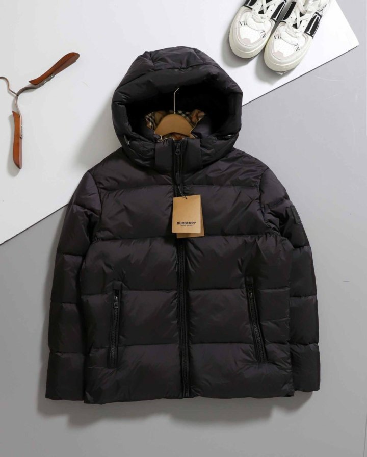 버버리  디태처블 후드 덕다운 다운 점퍼  