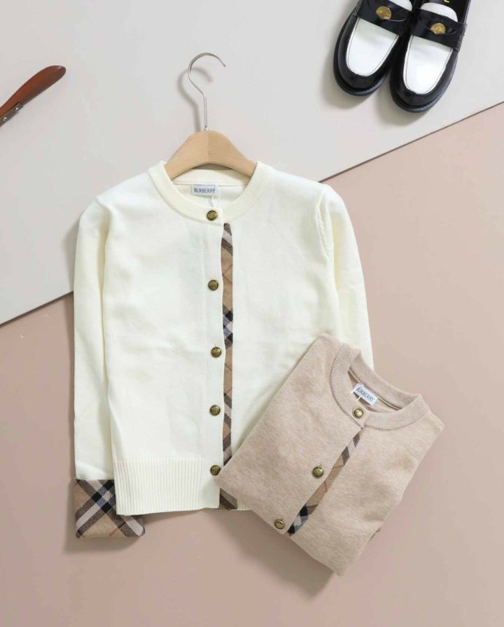 버버리  체크 소매 포인트 라운드 가디건  