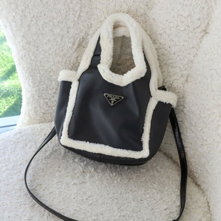 프라다  시어링 미니 핸드백  