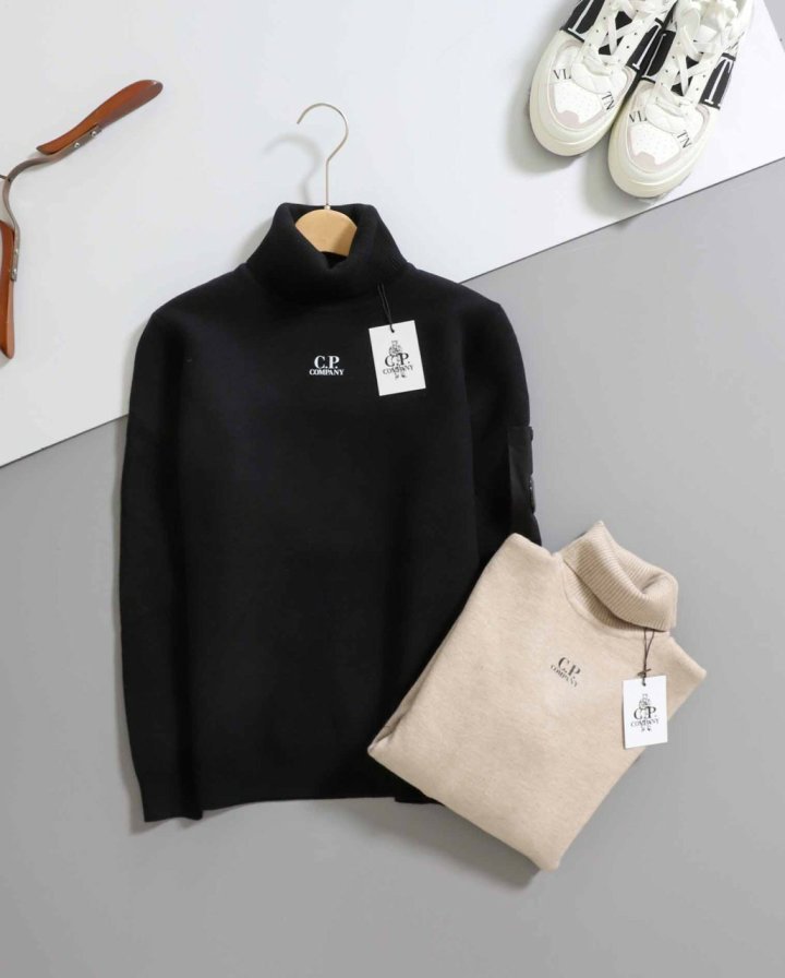 C.P컴퍼니  로고 포인트 니트 터틀넥 스웨터  