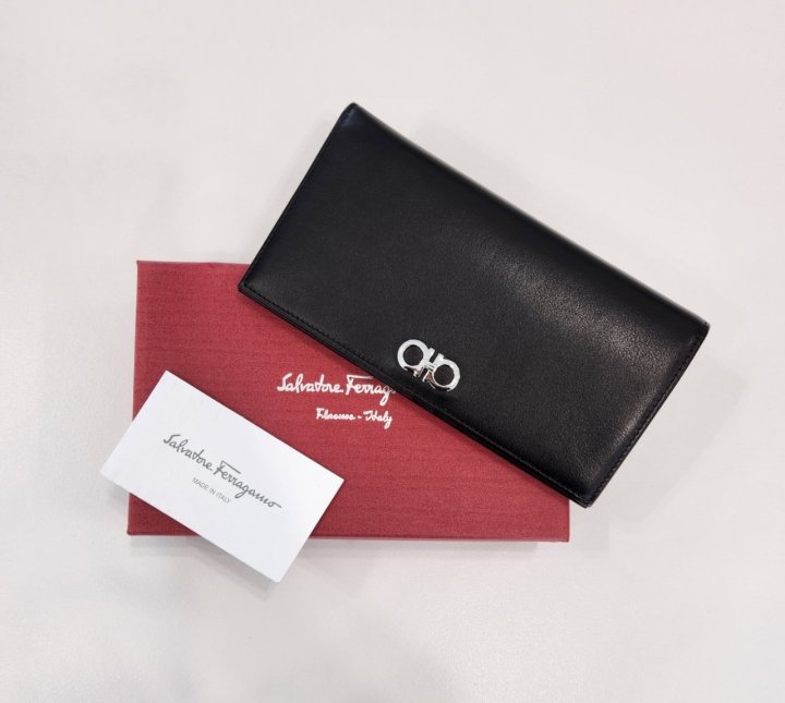 페라가모  램스킨 장지갑  