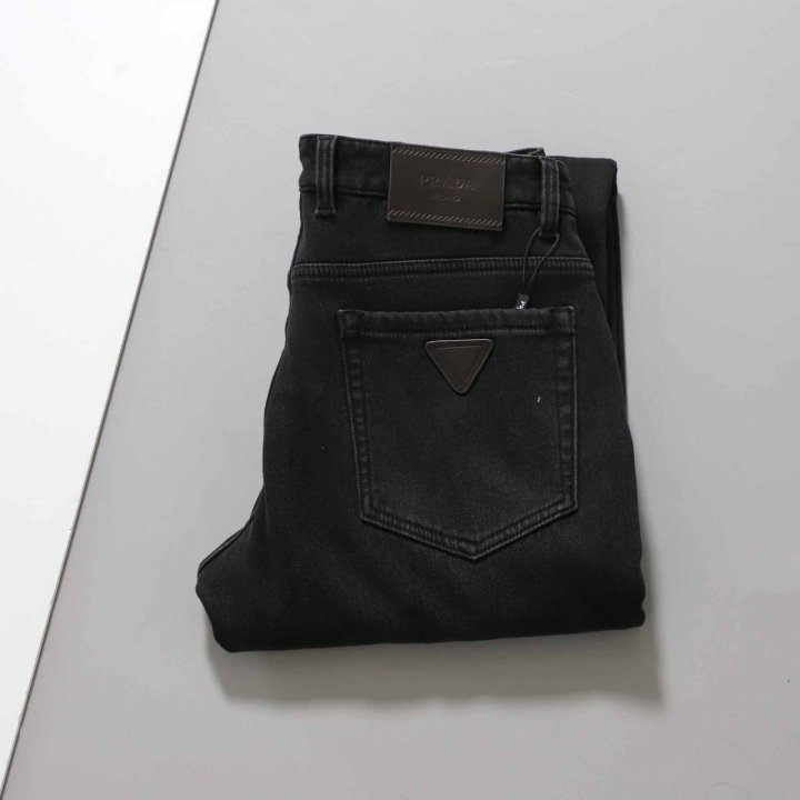 프라다  클래식 삼각 로고 융기모 블랙진  