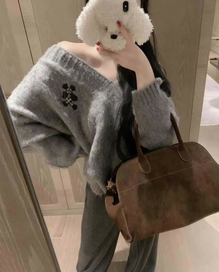 크롬하츠  로고 레더패치 헤어리 브이넥 스웨터  