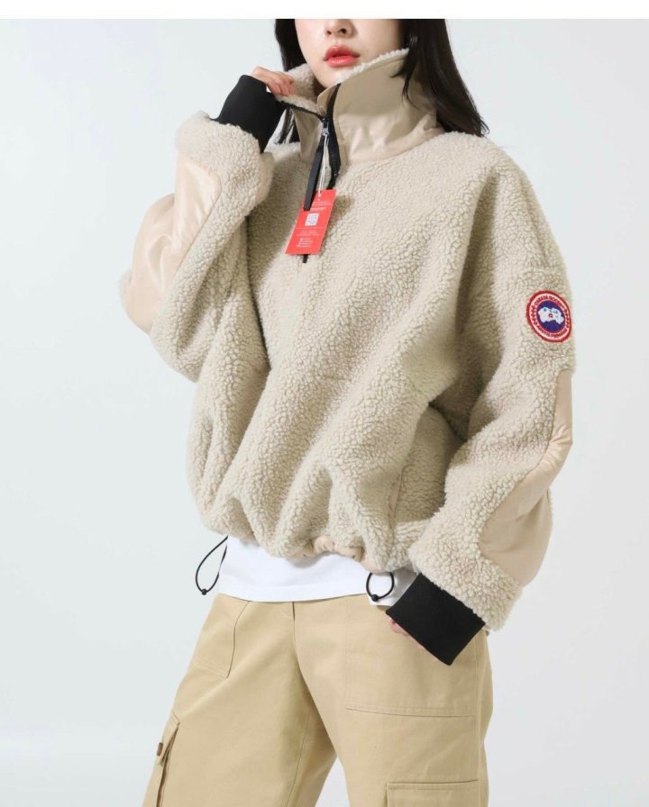 캐나다구스  베이지 하트 짚업 스웨터  